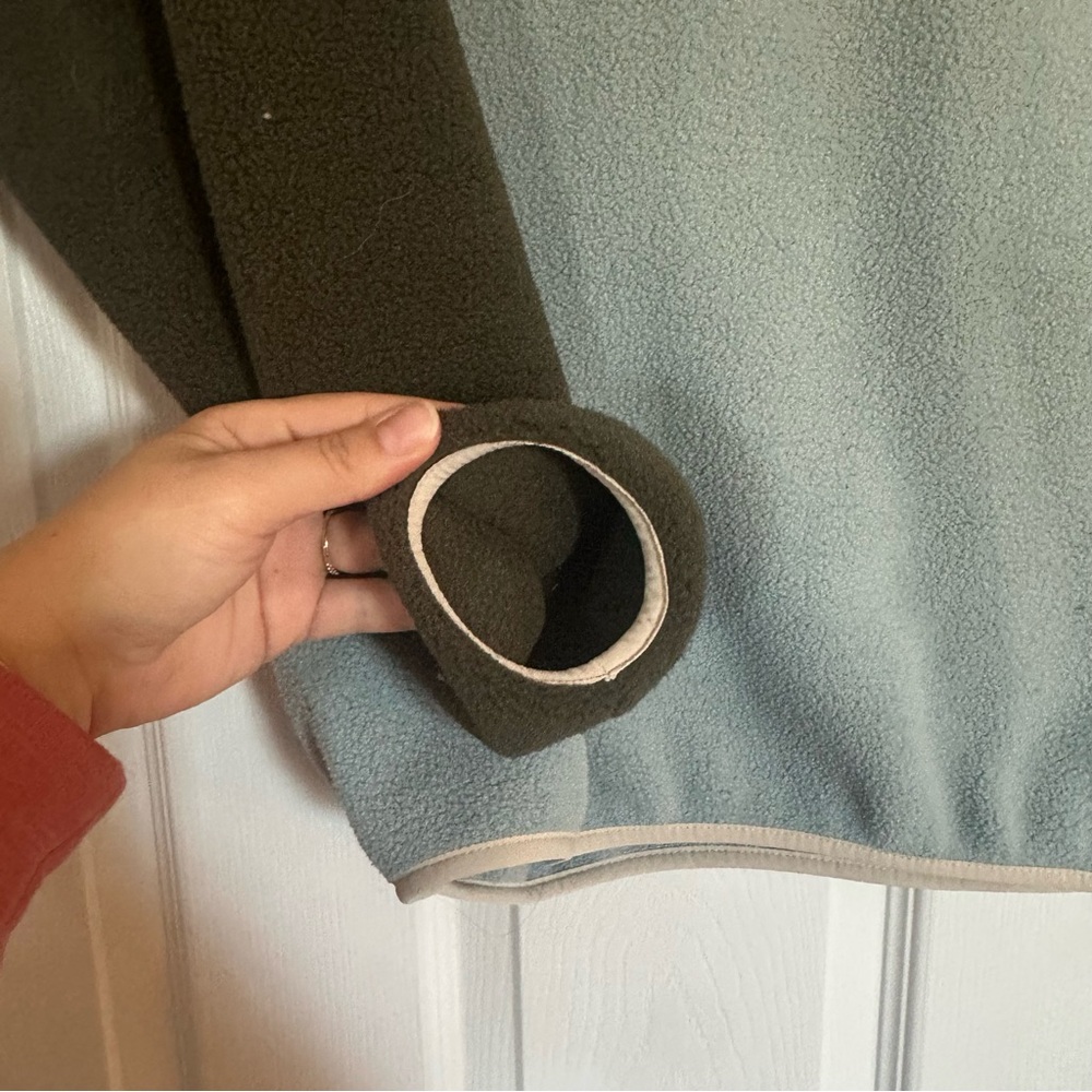 Patagonia Women’s Green, Blue, and Cream Synchilla Snap-T Fleece - Picture 3 of 6